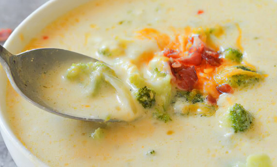 Кето-суп с сыром и брокколи
